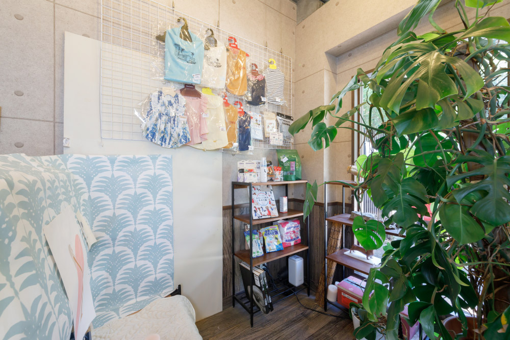 ワンちゃんのためのアイテムも販売中